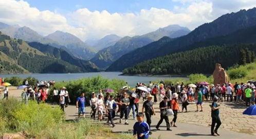 男子爆料新疆景区视频,男子亲历震撼美景与独特风情